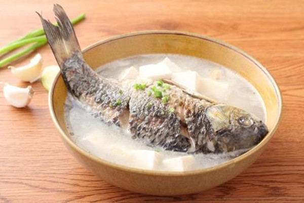 燉魚(yú)湯用大火還是小火 魚(yú)湯燉多長(zhǎng)時(shí)間