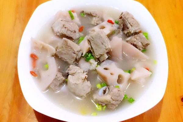 骨頭湯要不要焯水 骨頭湯放什么食材呢