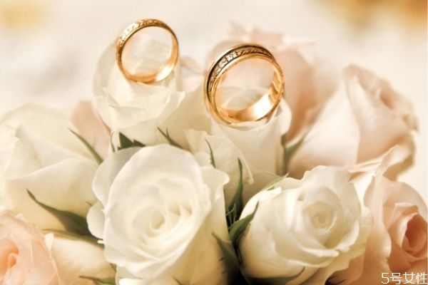 結(jié)婚彩禮錢什么時候給女方家 結(jié)婚彩禮的結(jié)婚習俗