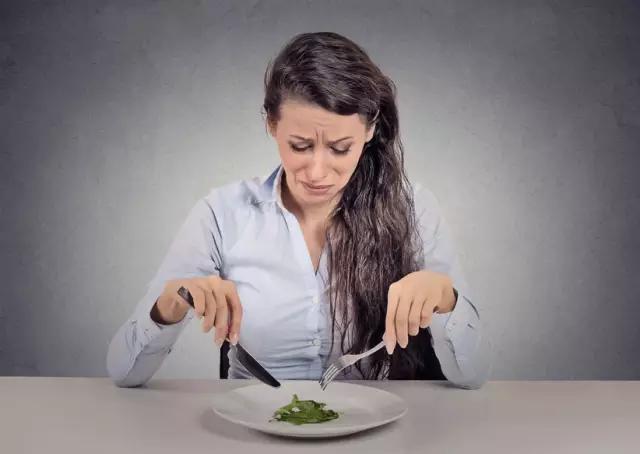 節(jié)食和運動哪個減肥快 節(jié)食會導(dǎo)致便秘嗎