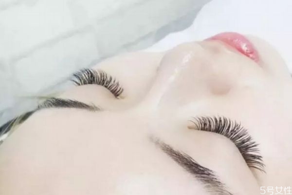 睫毛b翹和c翹的區(qū)別 嫁接睫毛會傷害真睫毛嗎