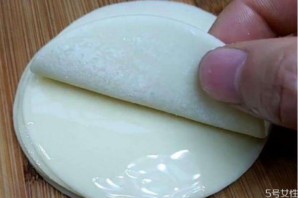 餃子皮發(fā)酵要多長(zhǎng)時(shí)間 不用搟面杖快速搟出餃子皮