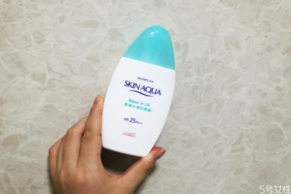 脖子上應該怎么使用防曬霜 脖子上用多少防曬霜合適 