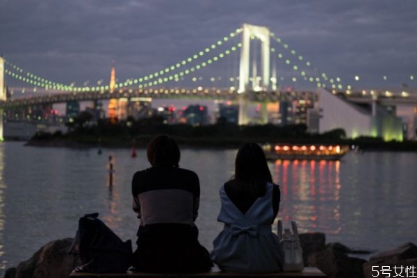 對(duì)老公依賴性太強(qiáng)怎么辦 太依賴?yán)瞎谋憩F(xiàn)