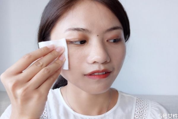 皮膚保養(yǎng)的基本步驟是什么 日常護膚的基礎步驟