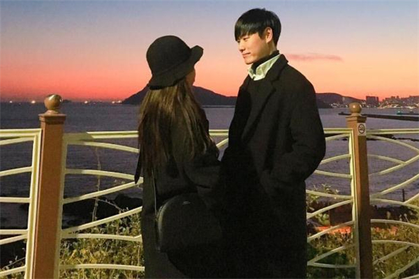 怎樣判斷女生是不是初吻 女生初吻的反應