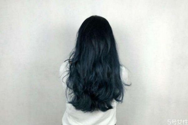 頭發(fā)漂過(guò)還能染什么色 漂過(guò)的頭發(fā)能染棕色嗎