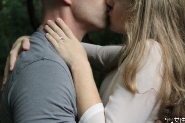 如何挽回老婆的心絕招 挽留老婆不離婚的話(huà)語(yǔ)