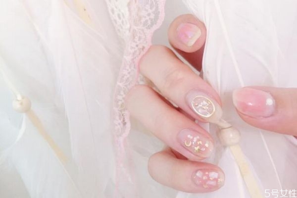 美甲時(shí)間久了為什么會發(fā)黃 美甲發(fā)黃是怎么回事