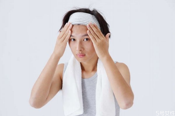 怎樣使用卸妝膏不會(huì)長痘痘 卸妝水和卸妝膏怎么搭配用