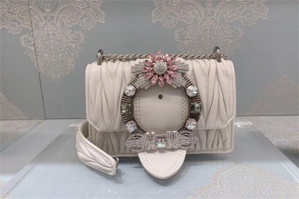 miumiu算一線(xiàn)奢侈品嗎 miumiu和prada是什么關(guān)系