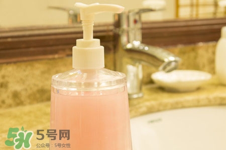 洗衣服能用洗手液嗎？洗手液可以洗衣服嗎？