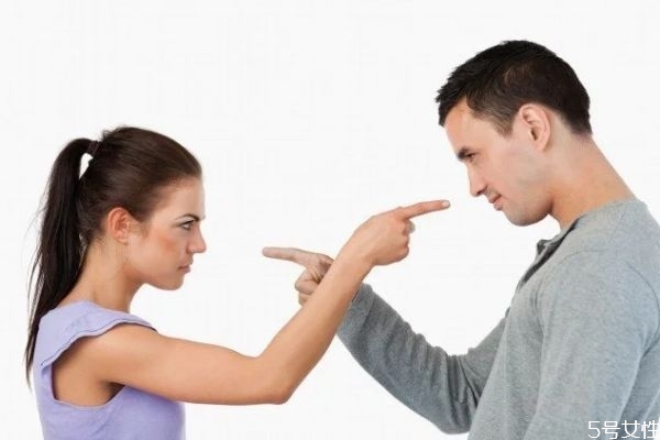 女人經(jīng)常提離婚是出軌了嗎 女人經(jīng)常說(shuō)離婚正常嗎
