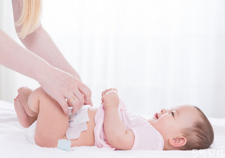 母乳親喂和瓶喂可以同時進(jìn)行嗎 母乳親喂和瓶喂的區(qū)別
