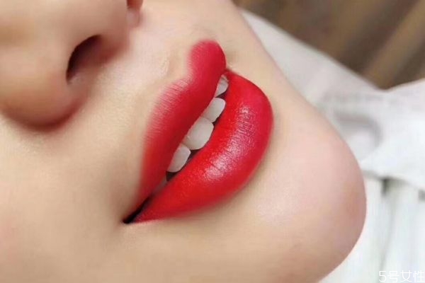 ?唇部應(yīng)該怎么護理 唇部護理小技巧