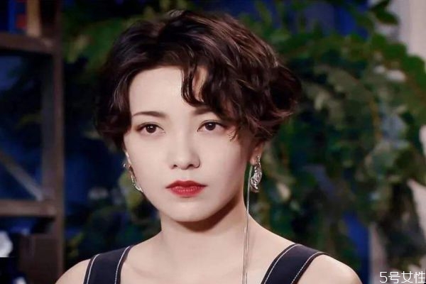 什么人適合港風妝容 港味復(fù)古風妝容教程