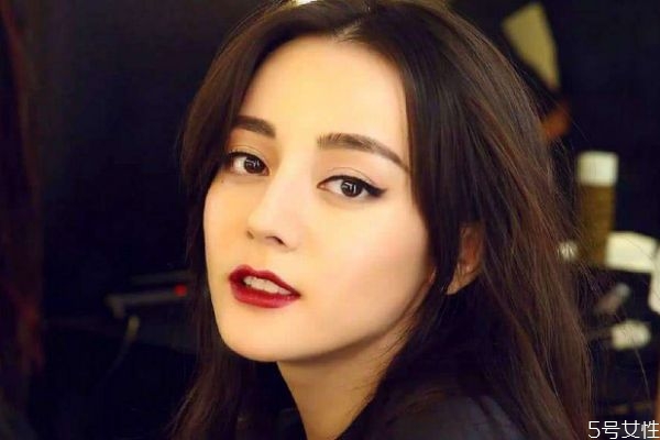 什么人適合港風妝容 港味復(fù)古風妝容教程