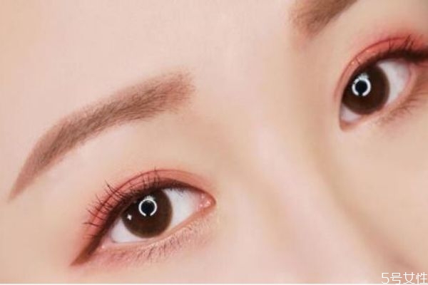 怎么快速畫(huà)眼影 快速日常眼影教程