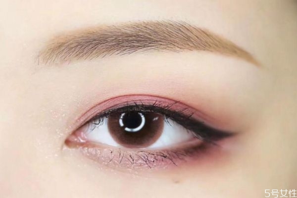 新手化妝怎么畫(huà)眼影 如何正確畫(huà)眼影