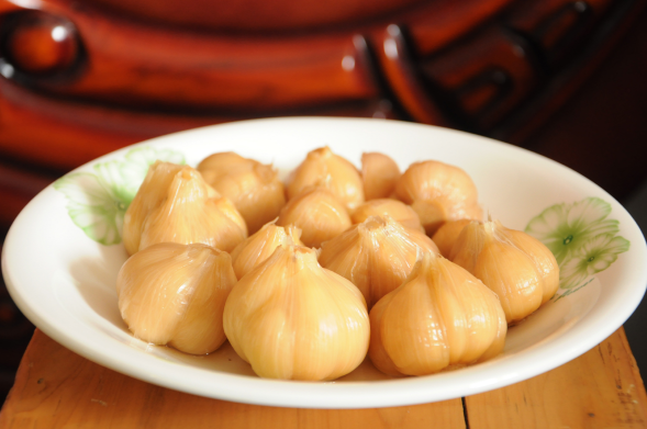 經常吃糖蒜有什么好處和壞處 經常吃糖蒜對身體有好處嗎