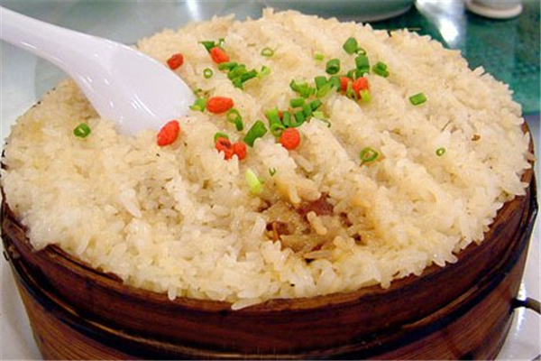 糯米做飯要泡嗎 糯米飯?jiān)趺凑粲周浻信?>
<p class=