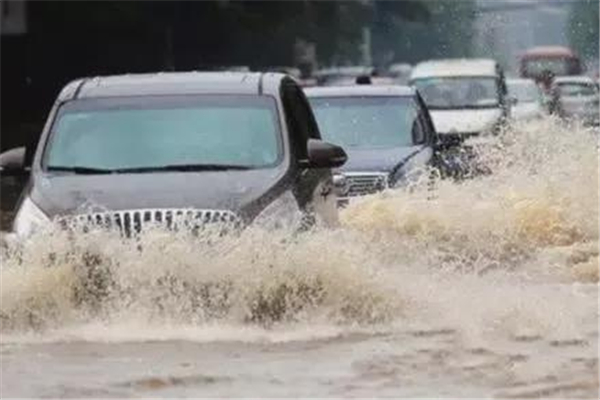 衛(wèi)輝一大爺哽咽說自己家沒了 暴雨后會(huì)出現(xiàn)什么情況