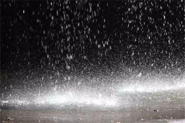 鄭州核酸檢測找到暴雨中失蹤男孩 暴雨來臨時我們應(yīng)該躲在哪里