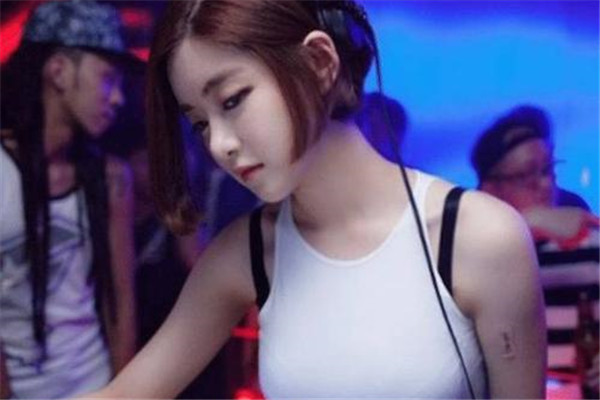 為什么女人也和男人一樣喜歡看美女？