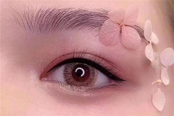 美瞳線(xiàn)會(huì)讓眼睛看起來(lái)大嗎 美瞳線(xiàn)起什么作用