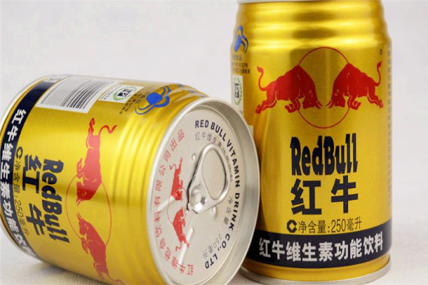 紅?？梢钥崭购葐?紅?？梢约訜岷葐?></p><h3>紅牛可以加熱喝嗎</h3><p>紅?？梢约訜岷龋亲詈貌灰訜岷?，因為加熱會破壞其中的營養(yǎng)成分，讓飲料中的營養(yǎng)成分喪失、揮發(fā)。而且紅牛是功能型飲料，加熱飲用對人體起不到保健作用。</p><p style=