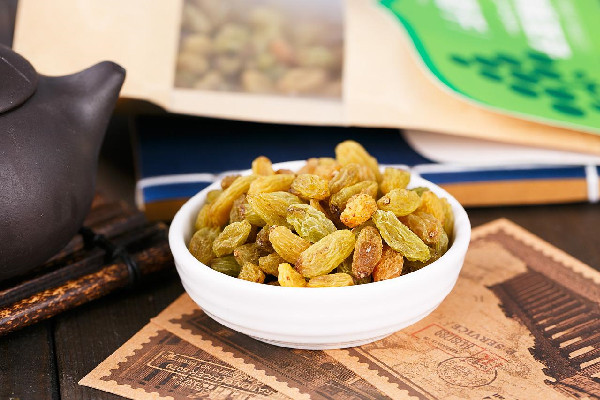 葡萄干和葡萄營養(yǎng)一樣嗎 葡萄干和葡萄含糖量哪個(gè)高