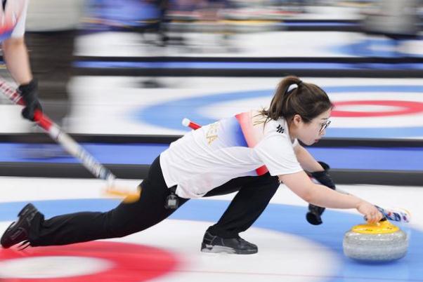 中國女子冰壺戰(zhàn)勝加拿大隊 冰壺的刷子起什么作用