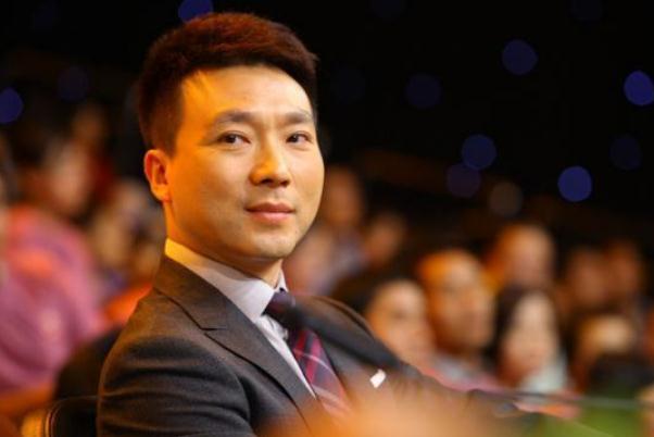 康輝回應閉幕式連說3遍請落座觀禮 冬奧會閉幕式的主持人是誰