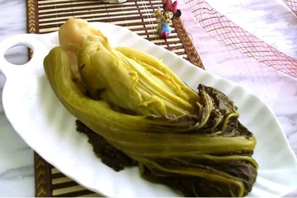 酸菜用涼水投好還是熱水投好 酸菜用開(kāi)水燙的方法