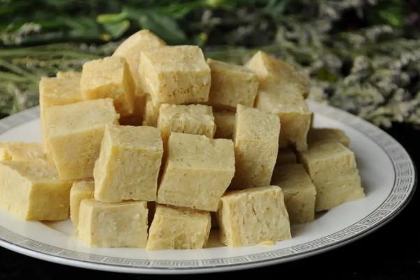 凍豆腐的蛋白質含量高嗎 凍豆腐是碳水化合物嗎