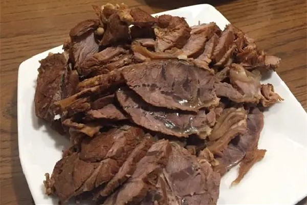 鹵牛肉熱切還是冷切 鹵牛肉怎么切才不會(huì)碎