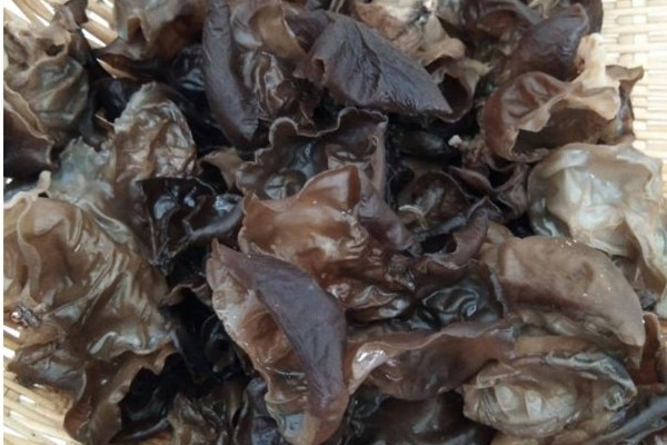 干木耳用熱水泡還是冷水泡 干木耳泡發(fā)的正確方法和時間