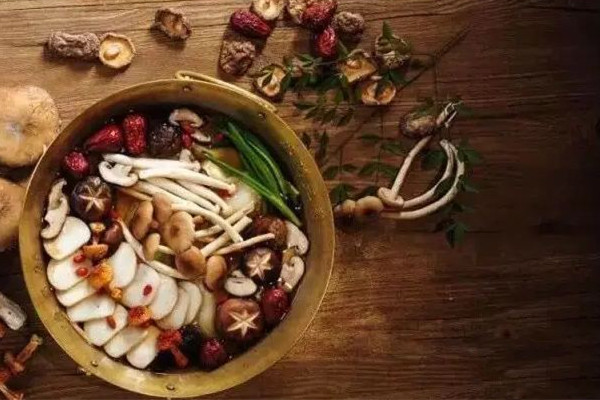 菌湯火鍋底料菌類(lèi)粉包怎么放 菌湯火鍋底料怎么用
