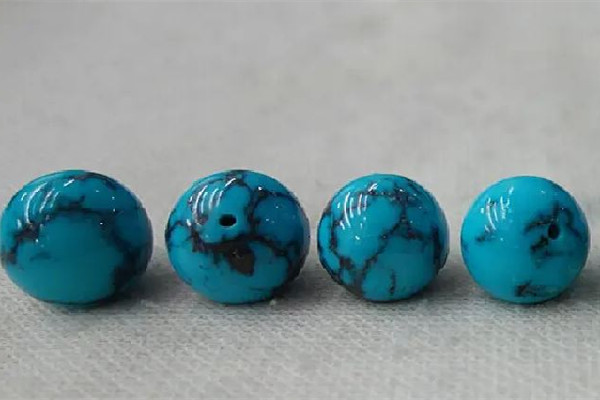 綠松石有鐵線好還是沒(méi)有好 綠松石鐵線是什么東西