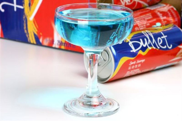 運(yùn)動(dòng)飲料是運(yùn)動(dòng)前喝還是運(yùn)動(dòng)后喝 運(yùn)動(dòng)飲料什么時(shí)候喝效果最好