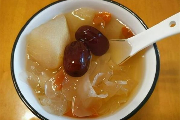 冰糖燉雪梨燉多長時(shí)間 冰糖燉雪梨燉到什么程度