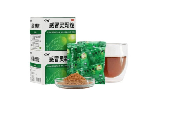 999感冒靈顆粒和布洛芬能一起吃嗎 999感冒靈顆?？梢院桶⒛髁帜z囊一起吃嗎