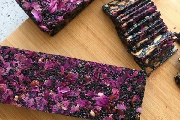 阿膠糕是什么材料制作出來(lái)的 阿膠糕好吃嗎