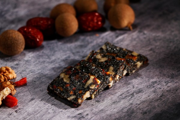 阿膠糕是什么材料制作出來(lái)的 阿膠糕好吃嗎
