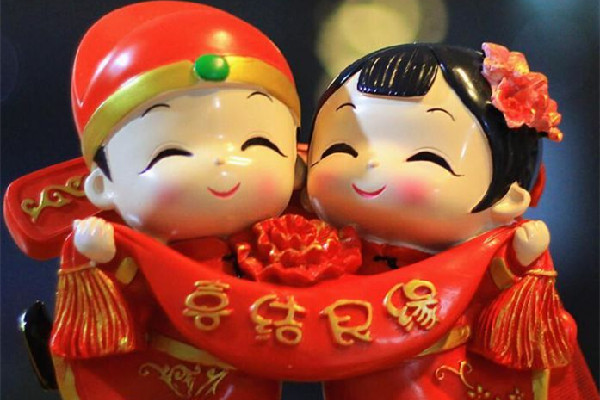 新人結婚遭朋友攔車襲胸要紅包 新人結婚怎么要紅包