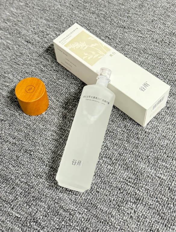 亞洲肌天生易黃？第一瓶 “提亮水” 讓暗沉臉告別 “蒙灰感”