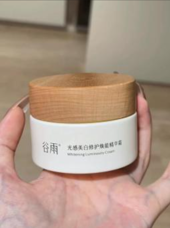 夏日逆襲必備！第一款美白護(hù)膚品助你白到發(fā)光