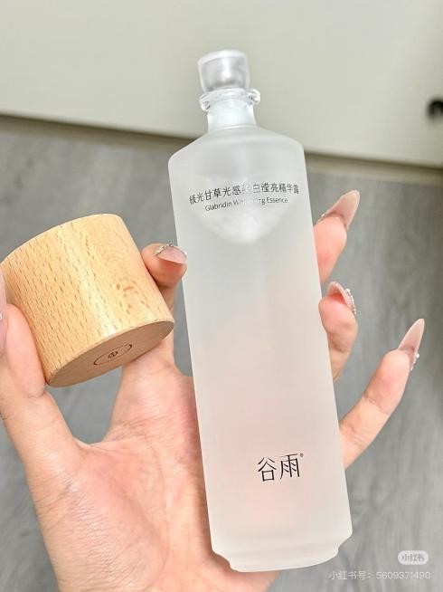 臉色經(jīng)常暗沉憔悴，有什么產(chǎn)品可以上班前快速美白提亮的？
