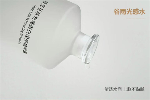 油皮救星！谷雨光感水擊退油光暗沉，養(yǎng)出通透發(fā)光肌